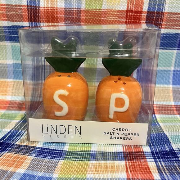 Linden Street Carrot Salt & Pepper Shakers - Picture 1 of 5
